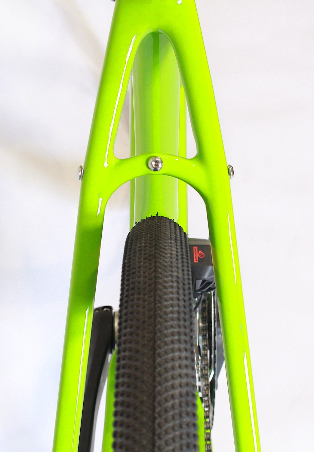 D:ProgrammeMagentaCLOUDProdukte 2018BikesBenchBench GravelBencg_allroad_Bike_GRVDI2_green_reartire.jpg