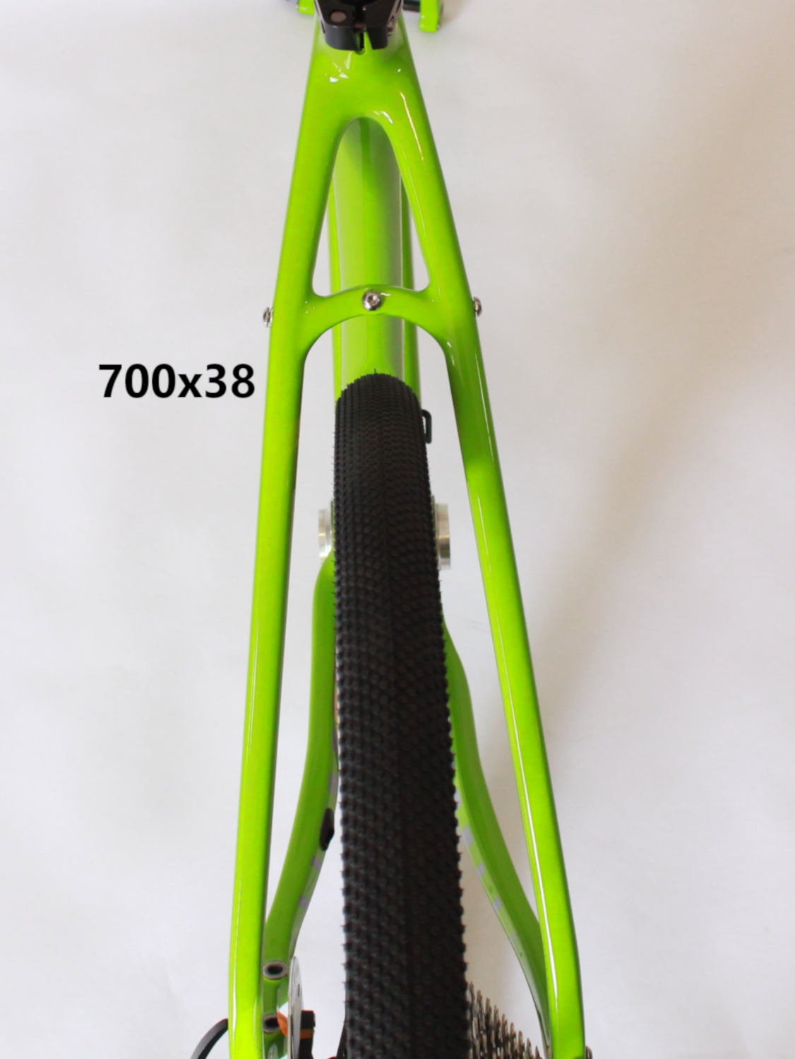 D:ProgrammeMagentaCLOUDProdukte 2018BikesBenchBench GravelBenchComposite_allroad_700x38_rear.jpg