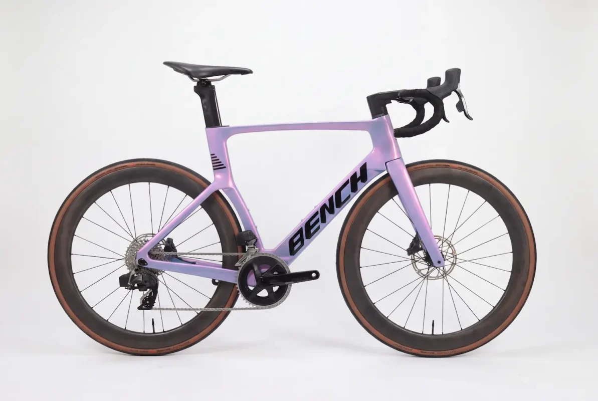 BENCH SuperAero in Flieder und Violett, Seitenansicht